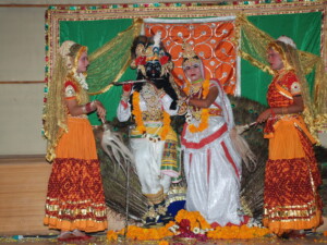 " होली आई रे " कार्यक्रम सोमवार 9 मार्च 2009 को दिल्ली साई सभागार दिल्ली में आयोजित के अवसर पर श्री राधाकृष्ण झाँखी दृश्य" होली आई रे " कार्यक्रम सोमवार 9 मार्च 2009 को दिल्ली साई सभागार दिल्ली में आयोजित के अवसर पर श्री राधाकृष्ण झाँखी दृश्य " होली आई रे " कार्यक्रम सोमवार 9 मार्च 2009 को दिल्ली साई सभागार दिल्ली में आयोजित के अवसर पर श्री राधाकृष्ण झाँखी दृश्य