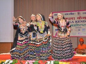 होली कार्यक्रम दिनांक 20 मार्च 2016 साई सभागार में कार्यक्रम में घूमर नृत्य प्रस्तुत करते हुए राजस्थानी कलाकार राजकी पूरन नाथ सपेरा एन्ड पार्टी ! होली कार्यक्रम दिनांक 20 मार्च 2016 साई सभागार में कार्यक्रम में घूमर नृत्य प्रस्तुत करते हुए राजस्थानी कलाकार राजकी पूरन नाथ सपेरा एन्ड पार्टी !