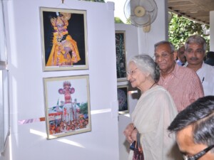 ब्रज दिवस दि 22 सितबर 2012 के अवसर पर आयोजित प्रदर्शनी का अवलोकन करते हुए श्रीमती कपिल वात्सल्यन , श्री मुरारी लाल गर्ग, श्री रविन्द्र चतुर्वेदी ! ब्रज दिवस दि 22 सितबर 2012 के अवसर पर आयोजित प्रदर्शनी का अवलोकन करते हुए श्रीमती कपिल वात्सल्यन , श्री मुरारी लाल गर्ग, श्री रविन्द्र चतुर्वेदी !