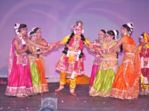 ब्रज दिवस दि 22 सितबर 2012 के अवसर पर आयोजित श्रीमति वंदना सिंह द्धारा प्रस्तुत कार्यक्रम श्रीकृष्ण लीला का एक दृश्य ! ब्रज दिवस दि 22 सितबर 2012 के अवसर पर आयोजित श्रीमति वंदना सिंह द्धारा प्रस्तुत कार्यक्रम श्रीकृष्ण लीला का एक दृश्य !