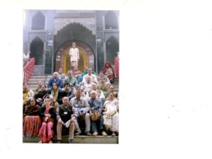 ब्रज कला केंद्र द्धारा आयोजित श्री ब्रज चौरासी कोस परिक्रमा 15 दिसम्बर 2009 से 25 दिसम्बर 2009 तक के अवसर का भक्तगणों का एक दृश्य ब्रज कला केंद्र द्धारा आयोजित श्री ब्रज चौरासी कोस परिक्रमा 15 दिसम्बर 2009 से 25 दिसम्बर 2009 तक के अवसर का भक्तगणों का एक दृश्य