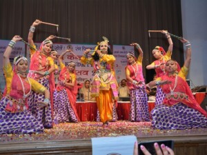 उपरोक्त कार्यक्रम में श्रीमती पियूषा एवं श्री कैलाश अनुज द्धारा प्रस्तुत श्री कृष्ण लीला का एक मनोहारी दृश्य ! उपरोक्त कार्यक्रम में श्रीमती पियूषा एवं श्री कैलाश अनुज द्धारा प्रस्तुत श्री कृष्ण लीला का एक मनोहारी दृश्य !